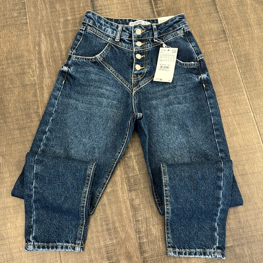 NWT HIGH RISE WOMEN JEANS SIZE 2